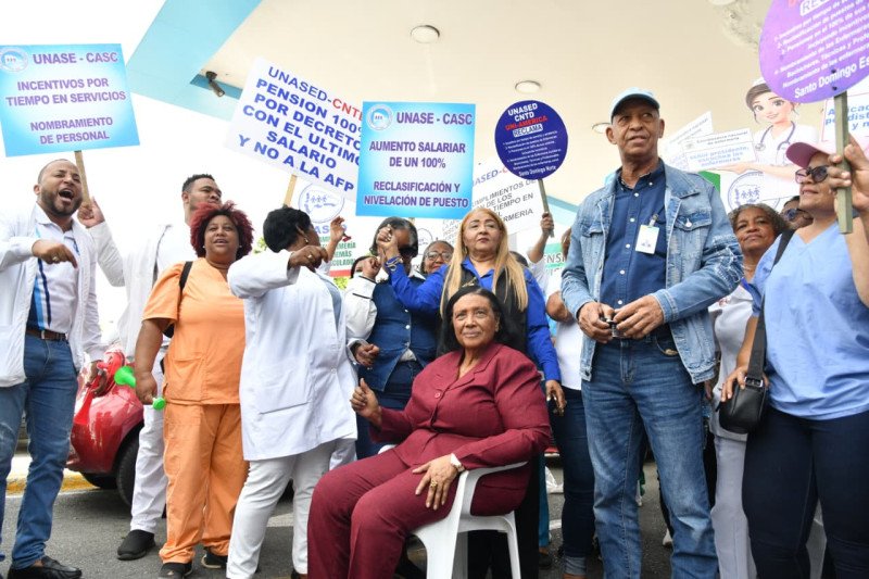 Plantón de enfermeras por 24 horas en busca de reivindicaciones