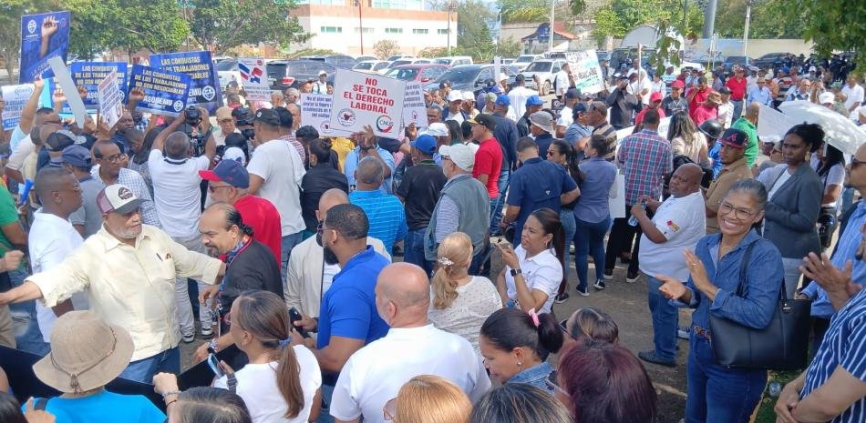 Sindicatos de Santiago se movilizan en defensa de la cesantía