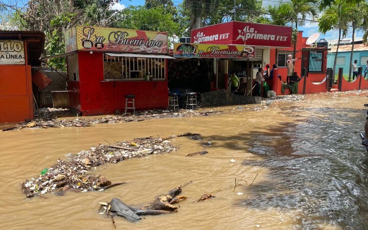 Se desborda el Yaque del Norte poniendo en peligro a Castañuelas