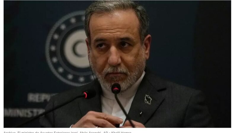 Irán anuncia la apertura «total» del estrecho de Ormuz