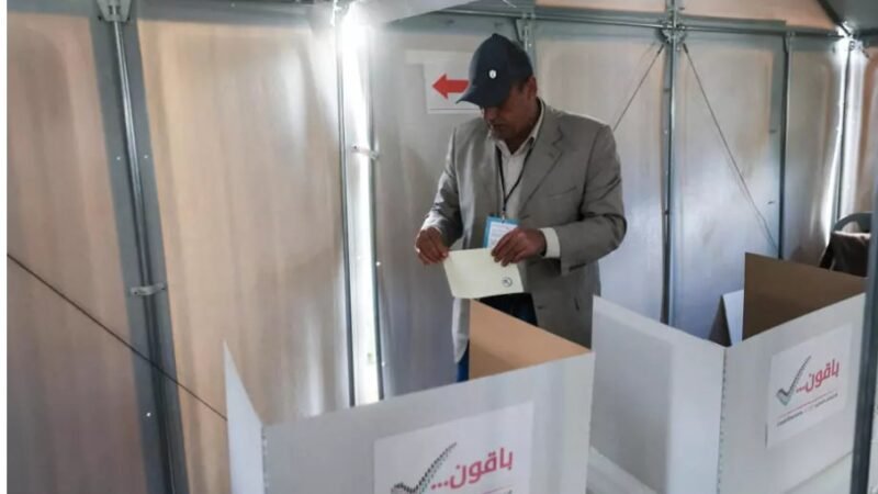 Los palestinos votan por primera vez desde el inicio de la guerra en Gaza