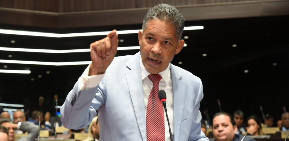 Abinader debe poner orden en la casa