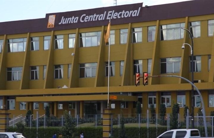 Se prohíbe publicar encuestas y sondeos de opinión con fines electorales antes de julio 2027