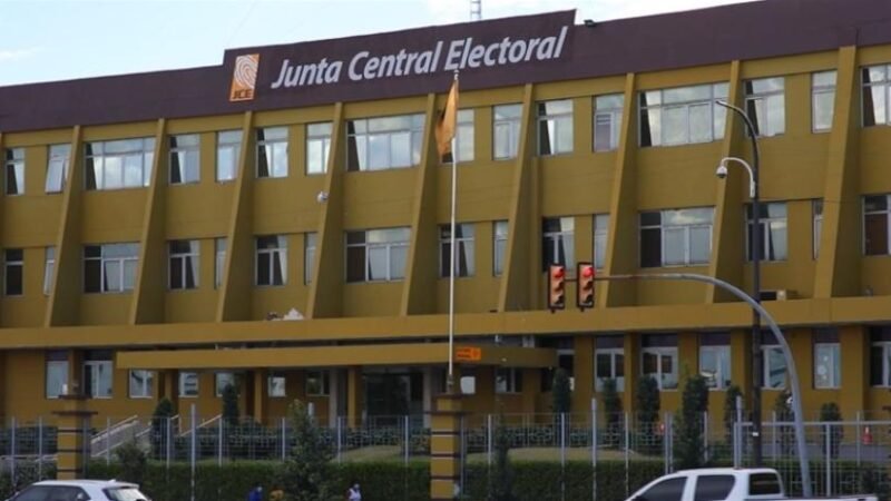 Se prohíbe publicar encuestas y sondeos de opinión con fines electorales antes de julio 2027