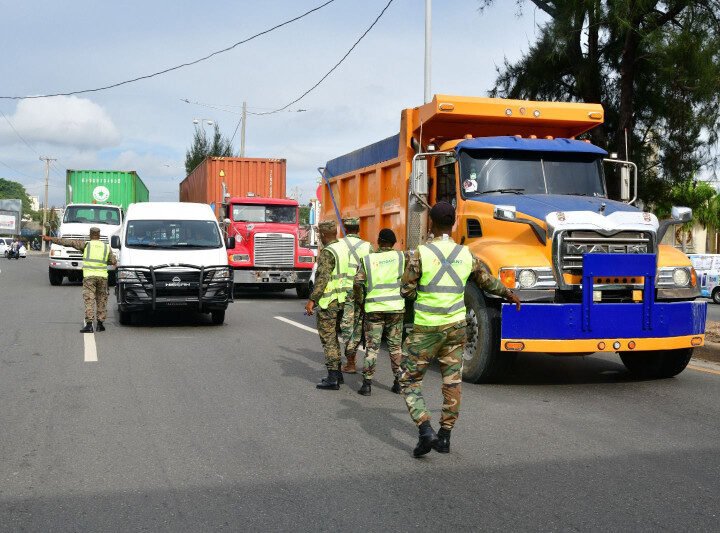 Apoyan mudar el transporte de carga a la noche