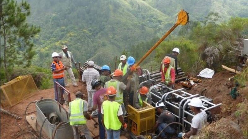 Presidente detiene de inmediato el intento de explotación minera en San Juan
