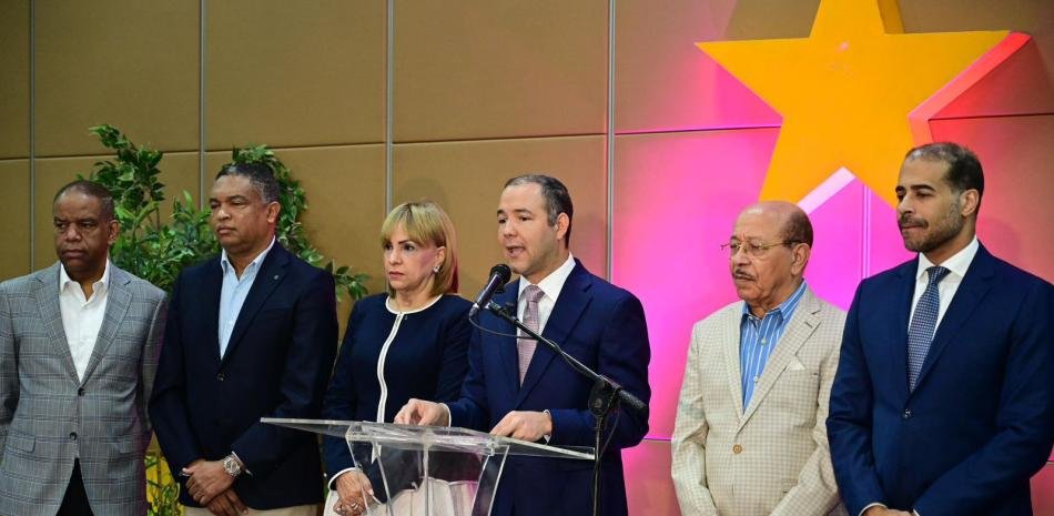 Gobierno intenta “salir de la oposición” con recorte a  partidos políticos