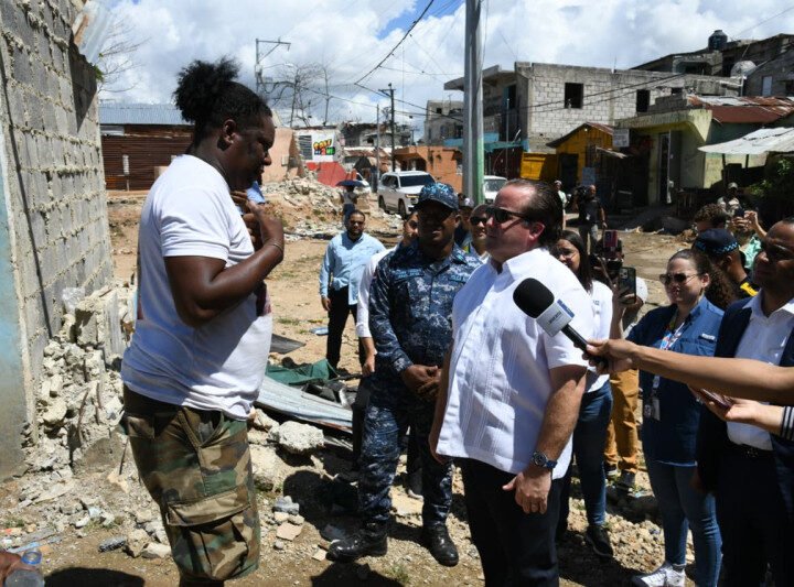 Trabajan en el rescate de la margen oriental del río Ozama