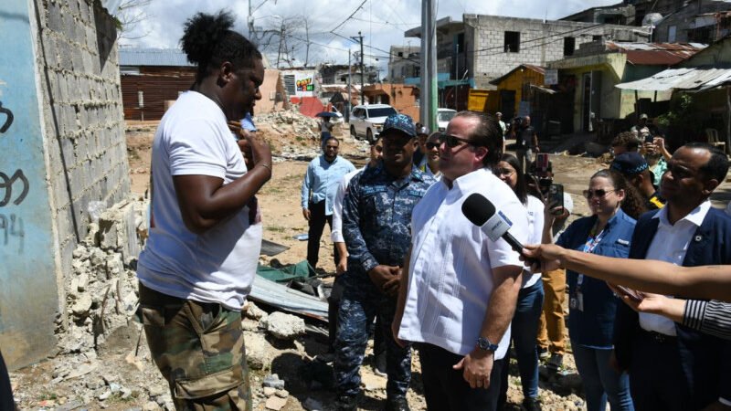 Trabajan en el rescate de la margen oriental del río Ozama