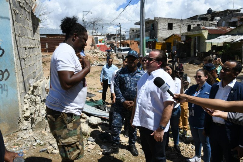 Trabajan en el rescate de la margen oriental del río Ozama