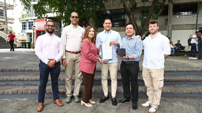 INTEC obtiene patente por cargador inteligente para vehículos eléctricos