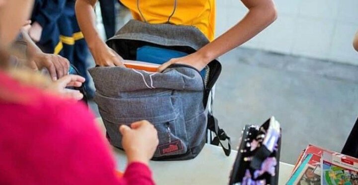 ADP pide a padres revisar mochilas de sus hijos antes de ir a la escuela