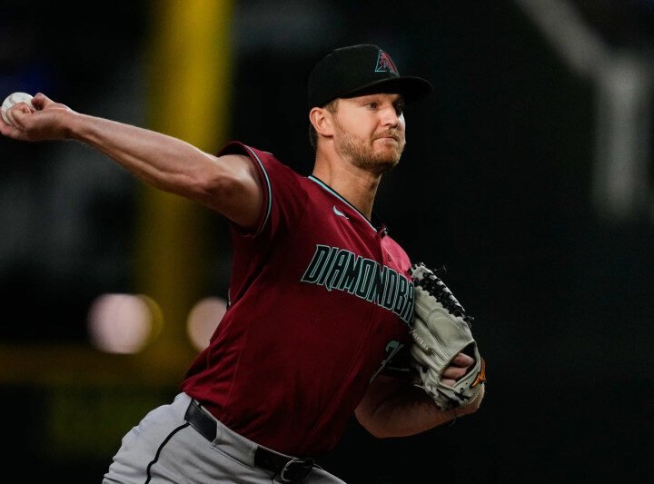 Soroka solo necesitó un doblete de Perdomo para vencer 1-0 a los Rangers