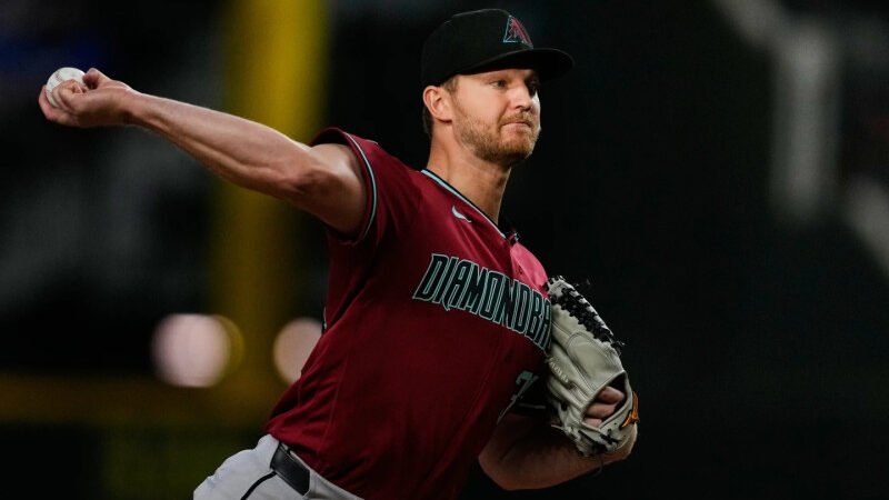 Soroka solo necesitó un doblete de Perdomo para vencer 1-0 a los Rangers