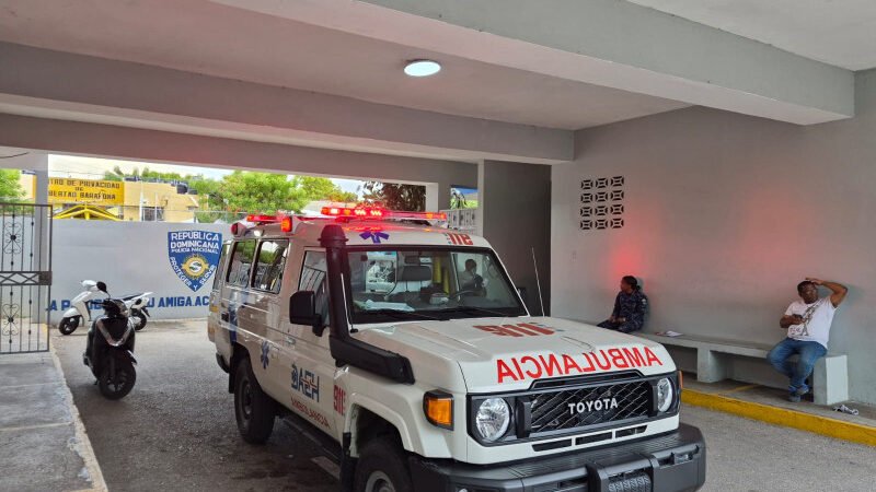 Pelea entre dos grupos deja varios heridos y detenidos en playa de Barahona