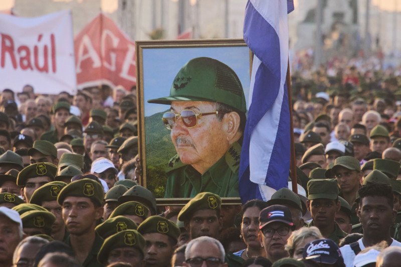 Castro recibe apoyo de miles ante acusaciones de EE.UU.