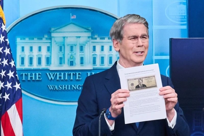 Estudian lanzar un billete de US$250 con la imagen de Trump