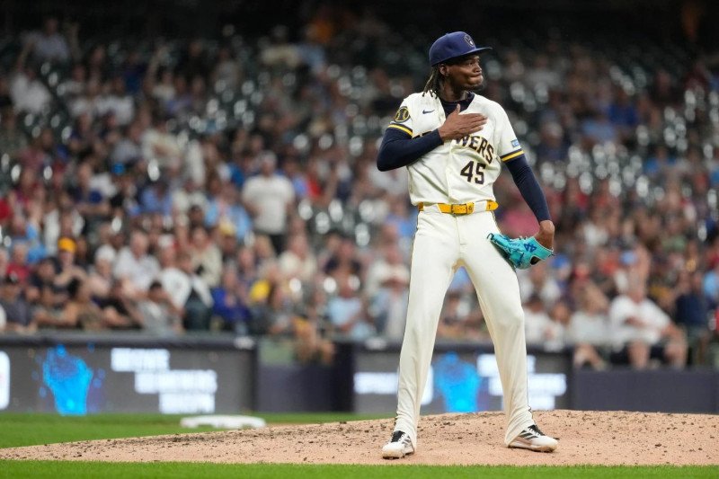 Le suspenden un juego a Abner Uribe por sus acciones contra los Cardenales