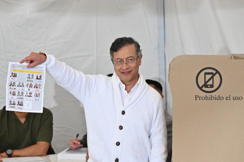 Gustavo Petro  no acepta resultados de las elecciones de Colombia