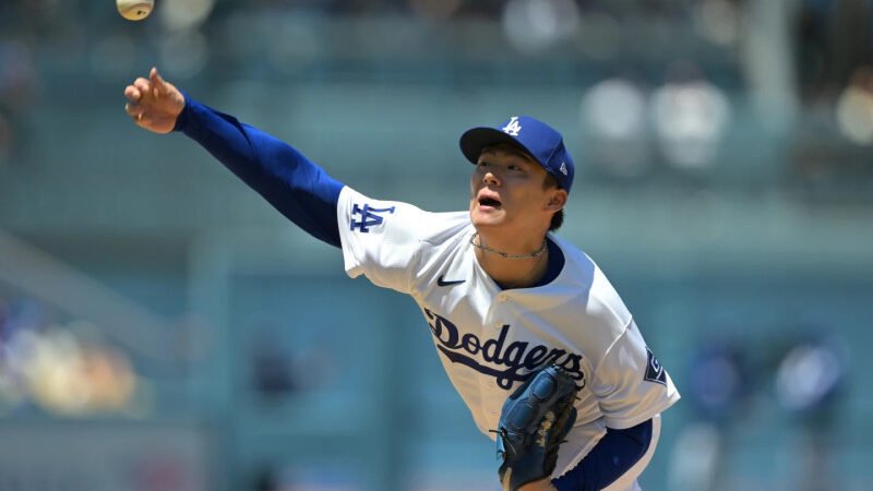 Yoshinobu Yamamoto poncha a 10 bateadores y los Dodgers se llevan la serie ante Filis