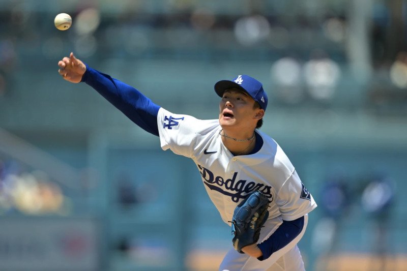 Yoshinobu Yamamoto poncha a 10 bateadores y los Dodgers se llevan la serie ante Filis