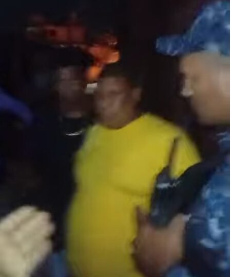 Policía interviene colmado en Herrera y esposan al propietario por vender comida