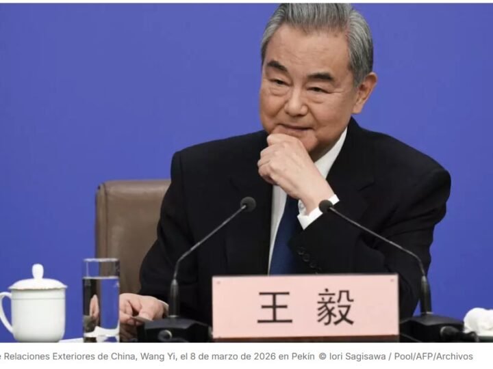 China pide a EEUU e Irán que reabran “de inmediato” el estrecho de Ormuz