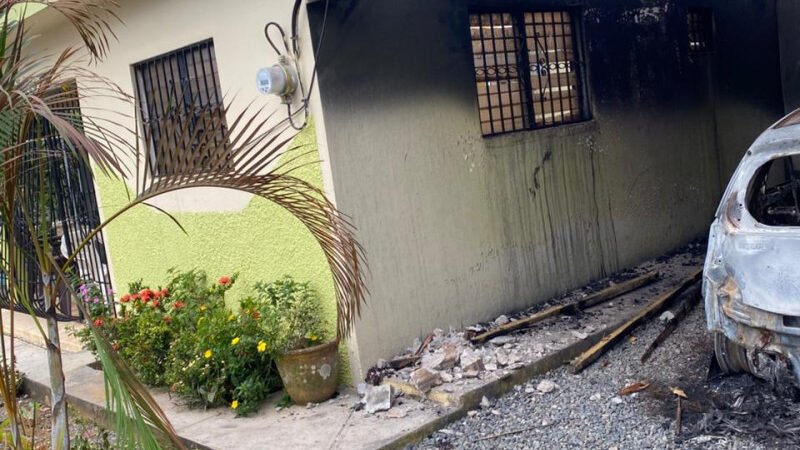 Un encapuchado pega fuego a vivienda en La Vega