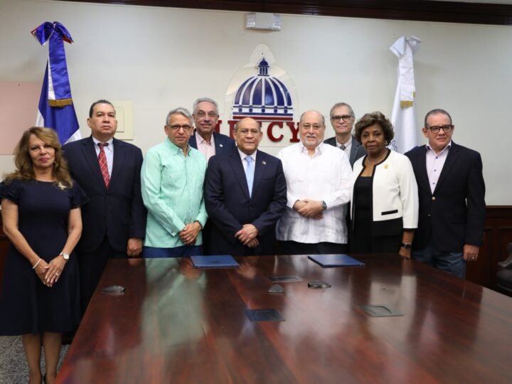 MESCyT renueva acuerdo con CAAM-HP para fortalecer calidad de escuelas de medicina