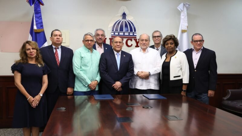 MESCyT renueva acuerdo con CAAM-HP para fortalecer calidad de escuelas de medicina