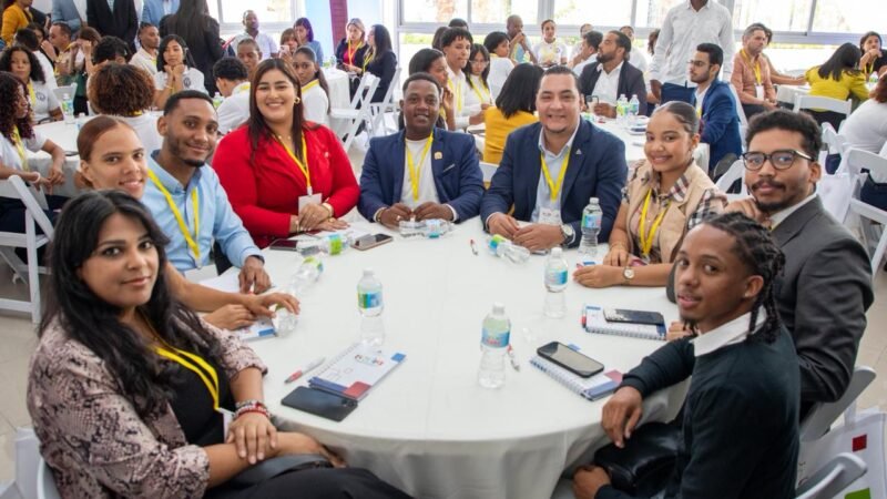 Presidente Abinader llama a los jóvenes a ser guardianes de la ética y se autodenomina presidente del Sistema Nacional de Ética Juvenil