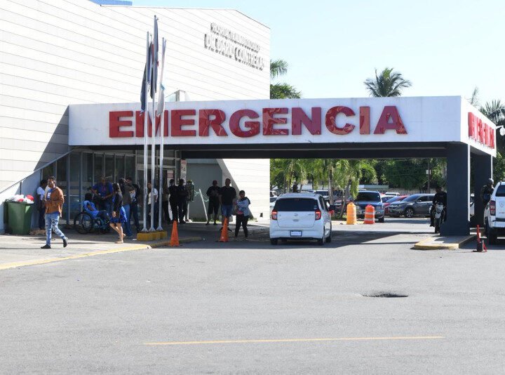 En la emergencia del Hospital del Darío Contreras, hombre entra y le quita la vida a una mujer y hiere a otra