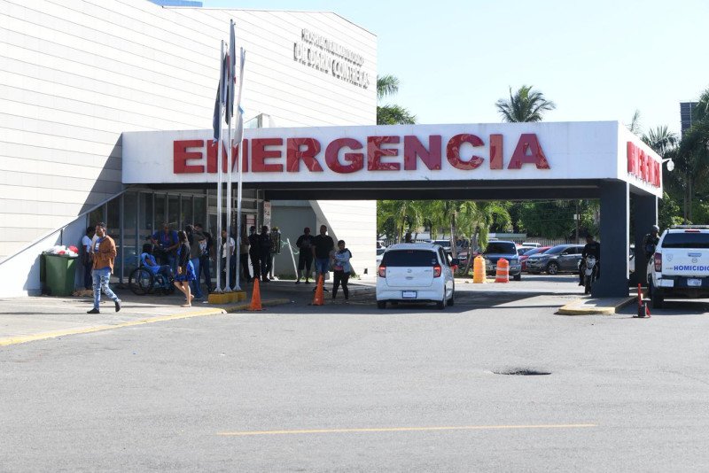 En la emergencia del Hospital del Darío Contreras, hombre entra y le quita la vida a una mujer y hiere a otra