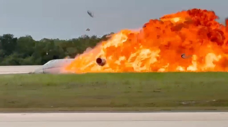 Mueren piloto y copiloto al estrellarse jet privado