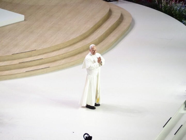 El papa denuncia drama migratorio en España y reclama responsabilidades a Europa