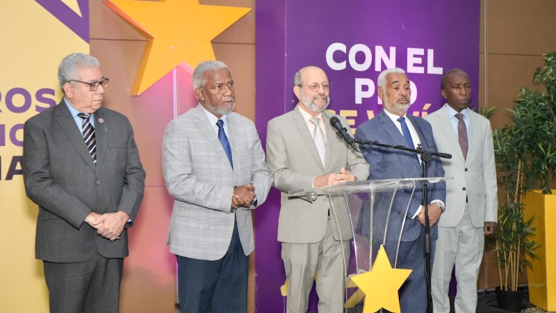El calzado escolar que licita el Inabie para nuevo año escolar es de baja calidad, dice el PLD