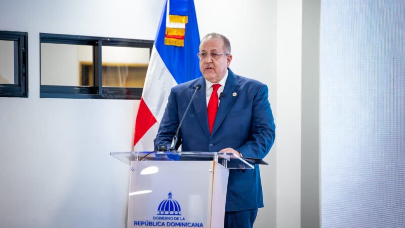 Magín Díaz dice que paquete de medidas fiscales sigue en marcha pese acuerdo Irán y EE.UU.