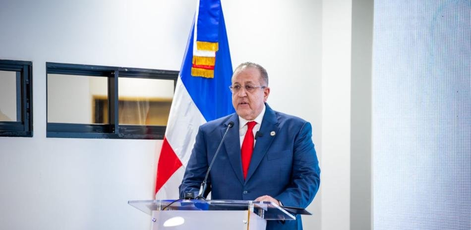 Sacaran a quienes no deberían recibir beneficios del Gobierno, dice Magín Díaz