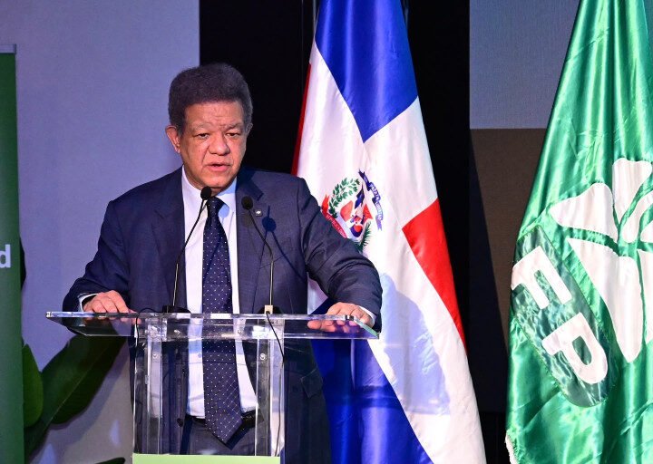 Leonel Fernández rechaza plan anticrisis del Gobierno