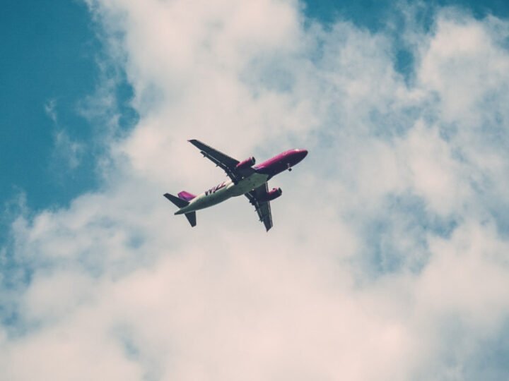 Aparece avioneta dominicana con sus dos tripulantes con vida
