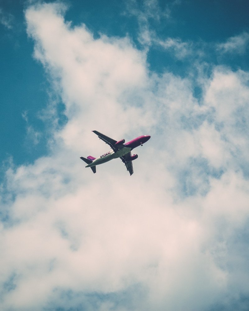 Aparece avioneta dominicana con sus dos tripulantes con vida
