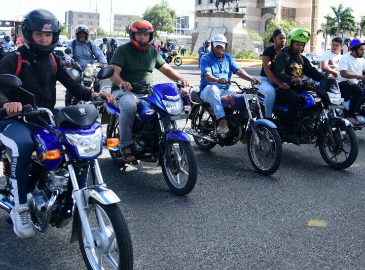 Un 2 % de motociclistas del DN no  tienen espejos retrovisores