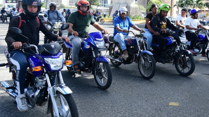 Un 2 % de motociclistas del DN no  tienen espejos retrovisores