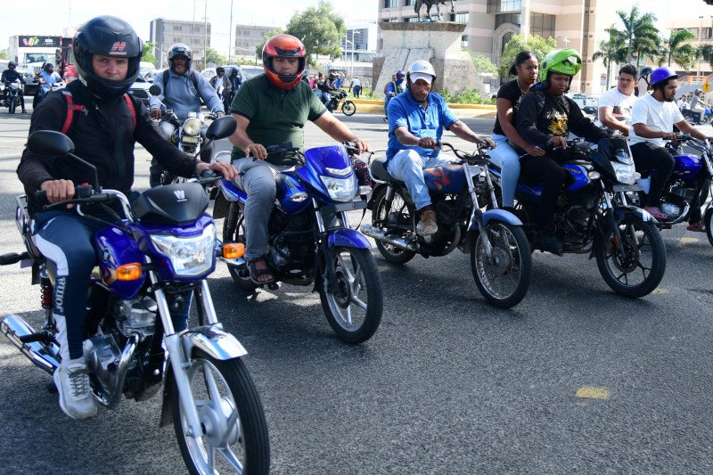 Un 2 % de motociclistas del DN no  tienen espejos retrovisores