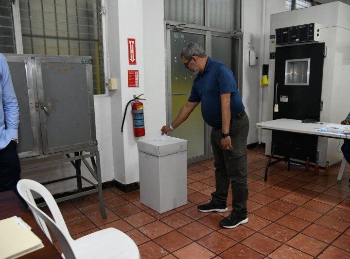 Asjana lidera de manera preliminar carrera por la rectoría de la UASD