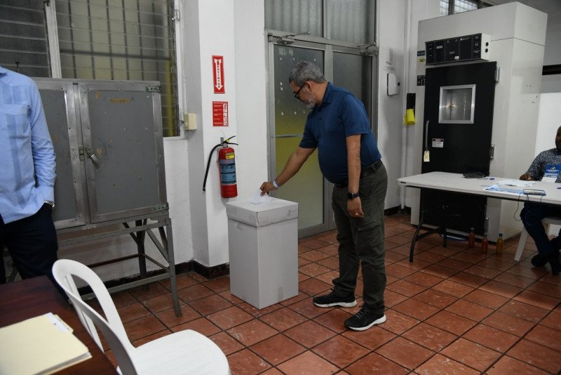 Asjana lidera de manera preliminar carrera por la rectoría de la UASD
