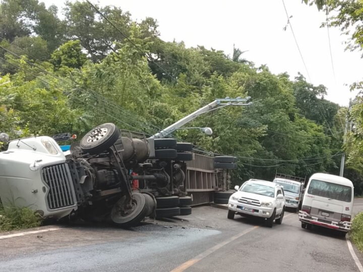Accidentes de tránsito dejan pérdidas millonarias a Edenorte por daños a postes y redes eléctricas