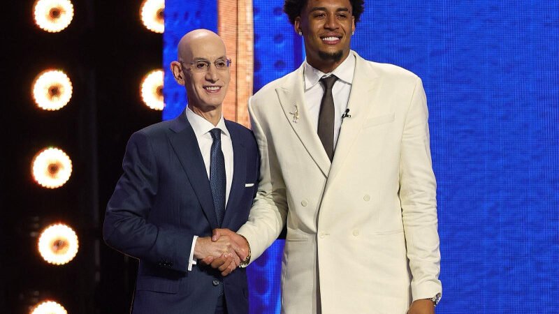 Yaxel Lenderborg es elegido por Golden State