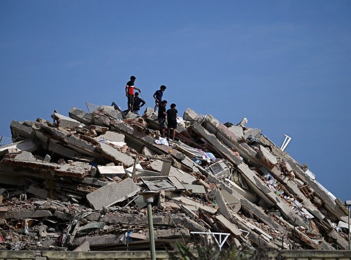 Se eleva a 235 los muertos y a 4,300 los heridos por terremotos
