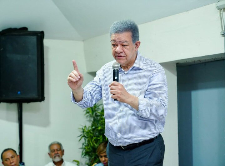 Fernández exige bajar gasolina ya que el petróleo vuelve a  US$70